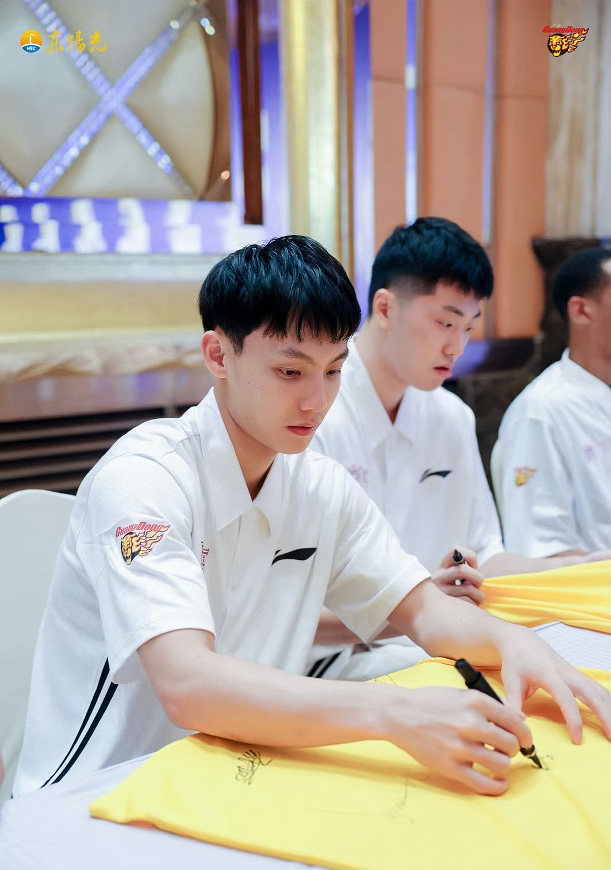 关于广东宏远训练开放日，赛前战术微调引欢呼，CBA常规赛在即，阵容厚度经受考验的信息